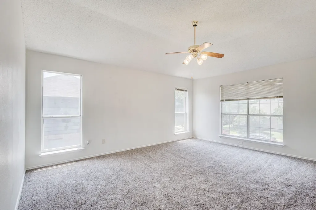 811 Valleycreek Road Mesquite TX 75181