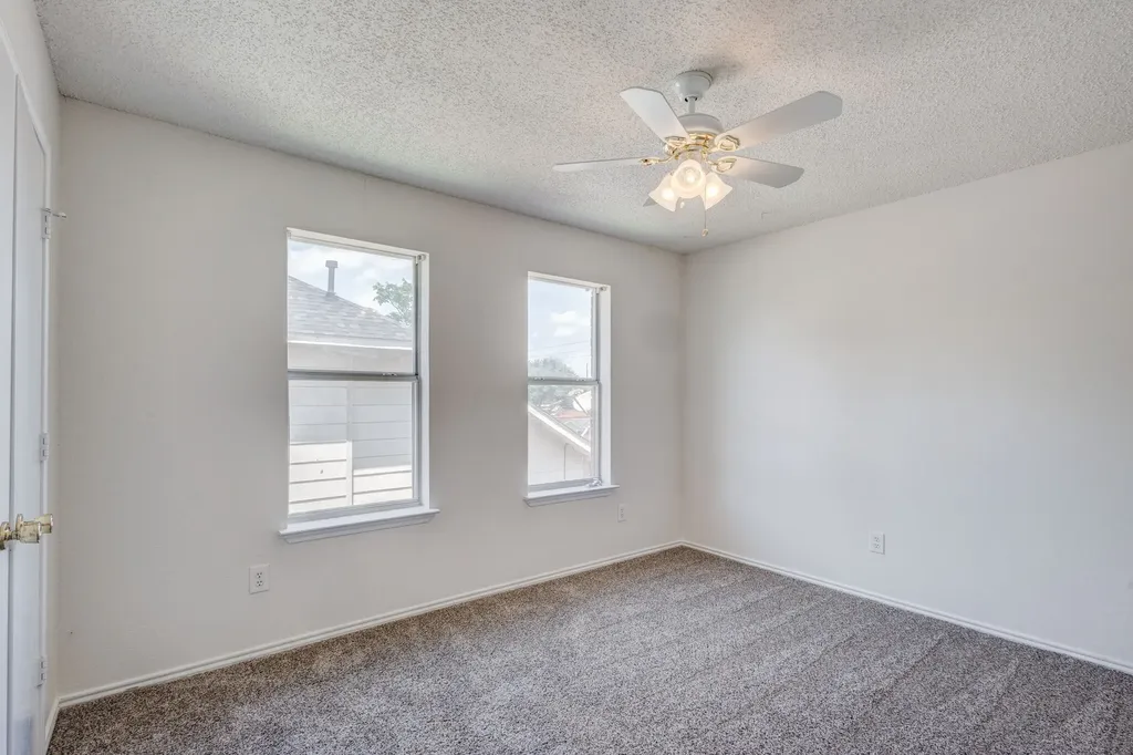 811 Valleycreek Road Mesquite TX 75181