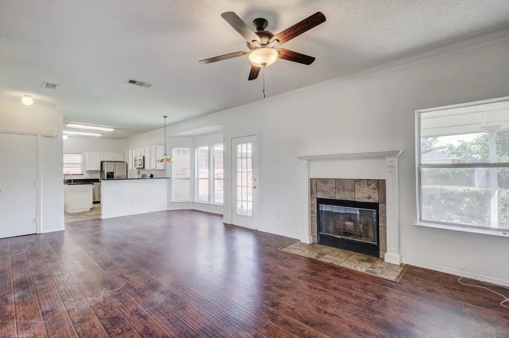 811 Valleycreek Road Mesquite TX 75181