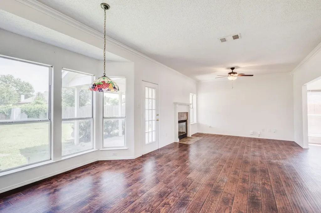811 Valleycreek Road Mesquite TX 75181