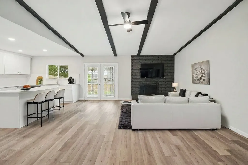 2221 Pennington Drive Arlington TX 76014