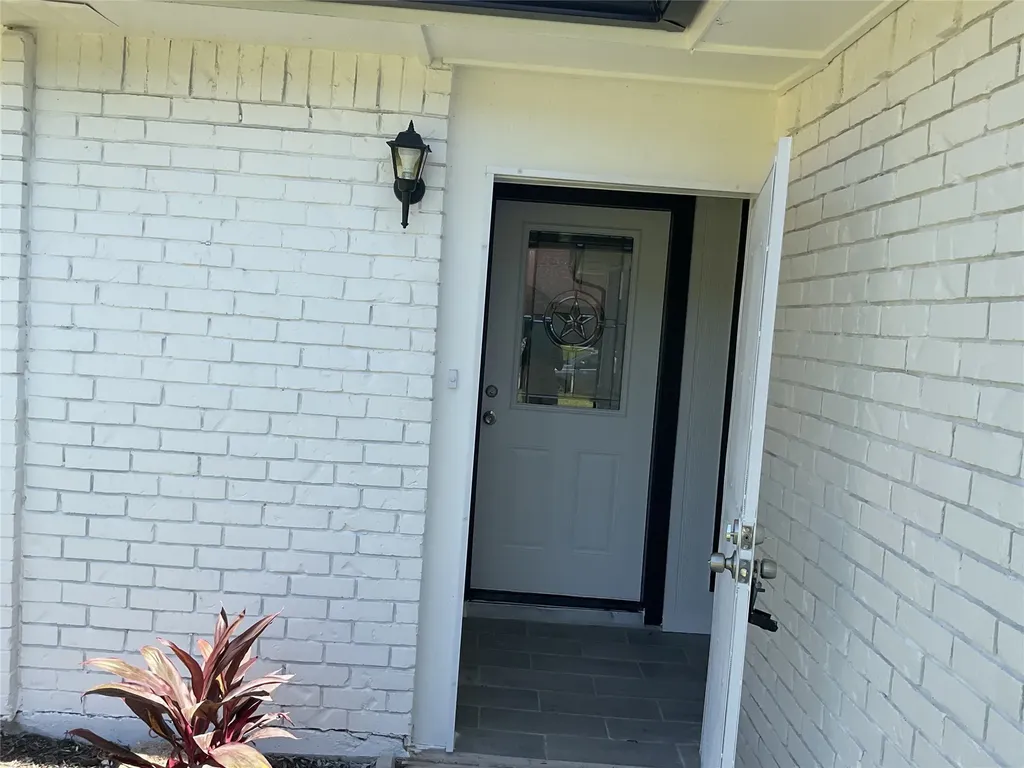 2221 Pennington Drive Arlington TX 76014