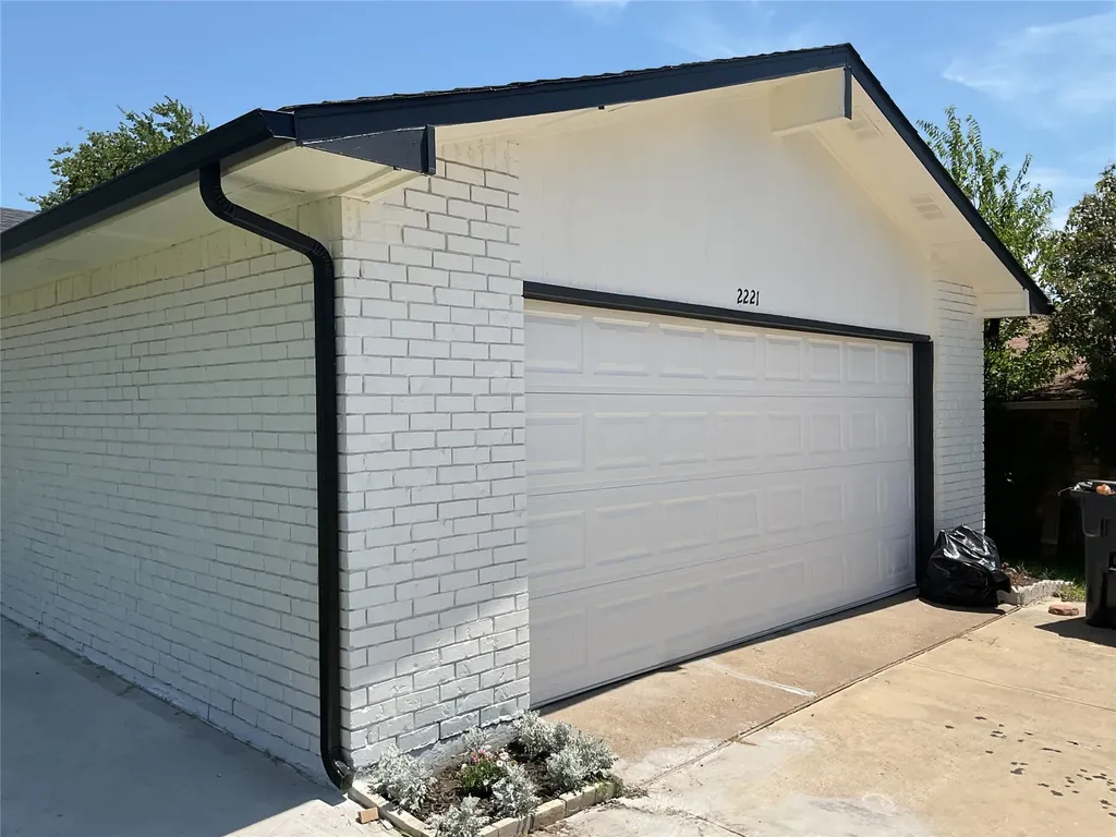 2221 Pennington Drive Arlington TX 76014