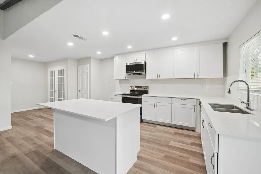 2221 Pennington Drive Arlington TX 76014