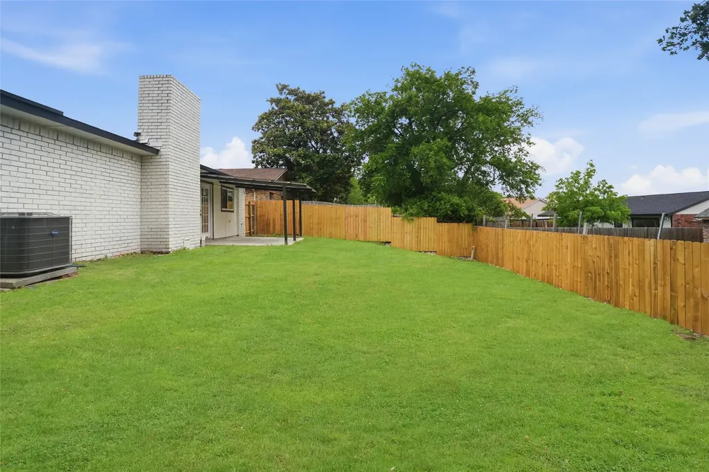 2221 Pennington Drive Arlington TX 76014