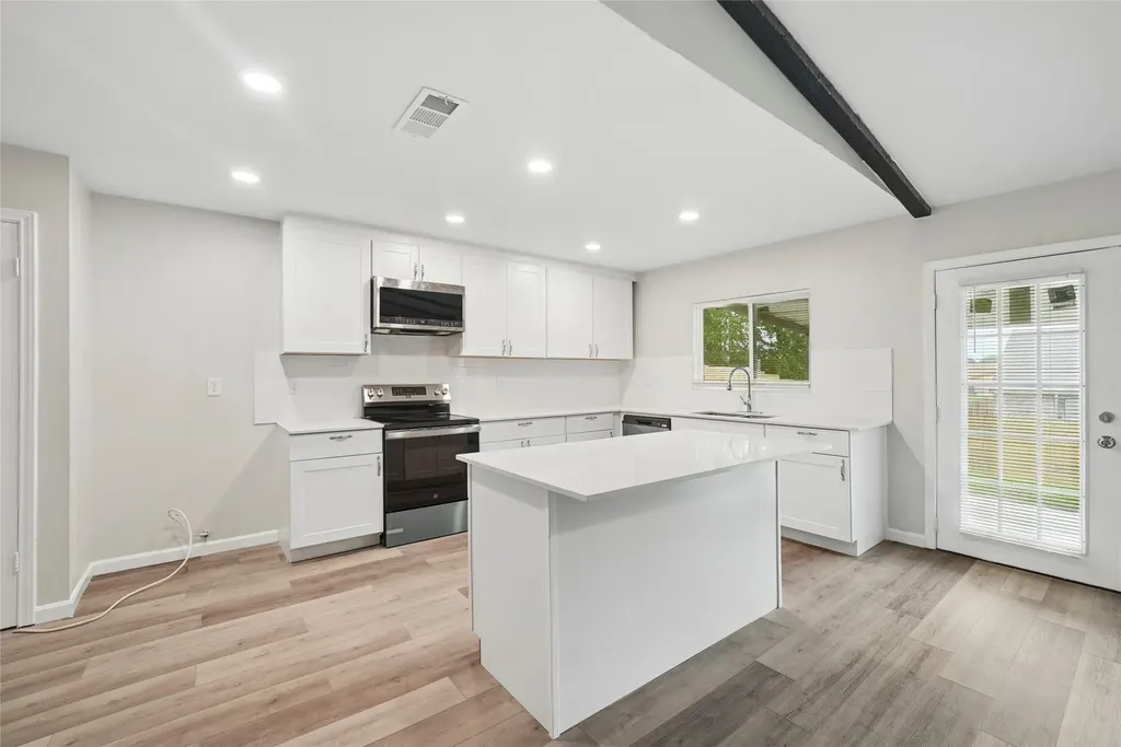 2221 Pennington Drive Arlington TX 76014