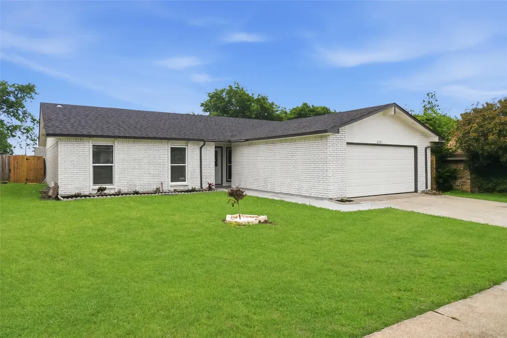 2221 Pennington Drive Arlington TX 76014