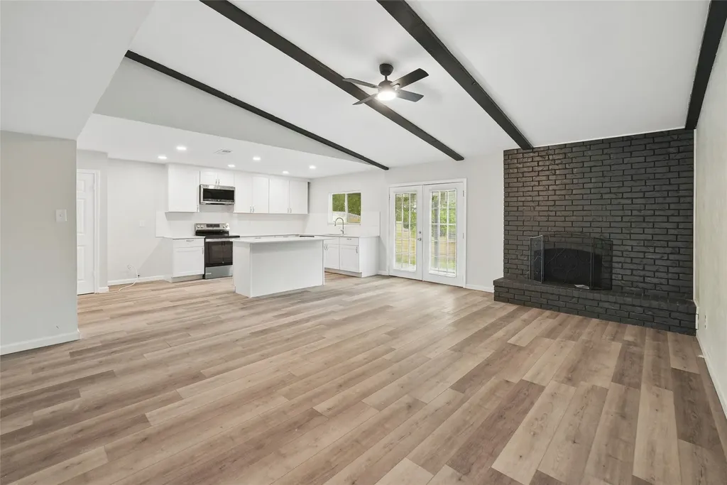 2221 Pennington Drive Arlington TX 76014