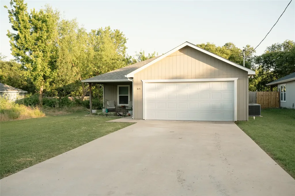 315 W Oak Street Whitewright TX 75491