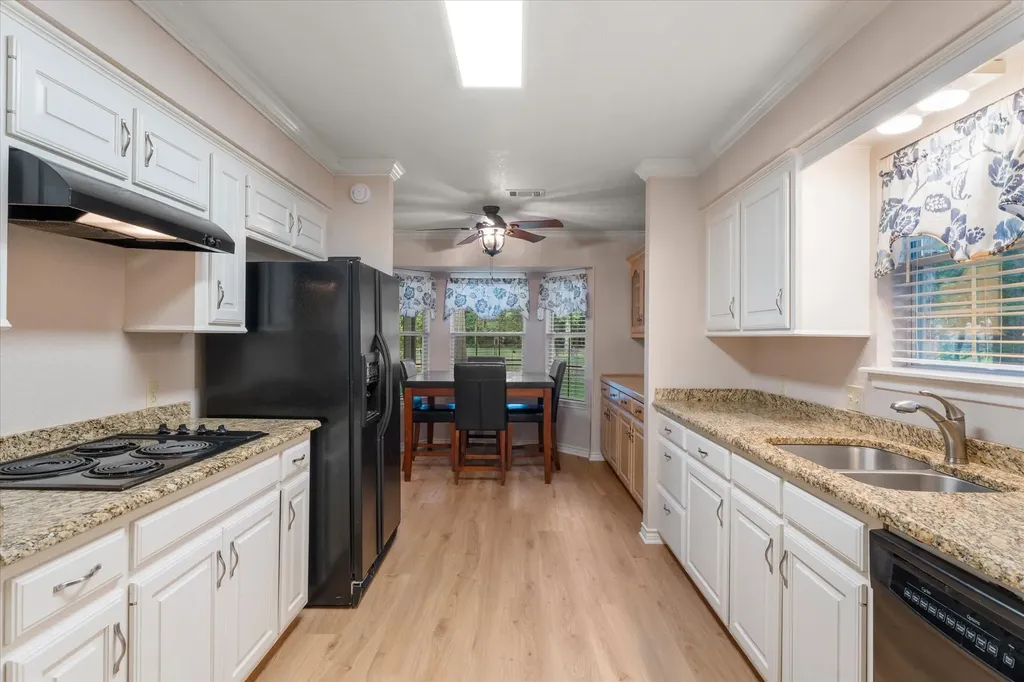116 Meadowood Road Enchanted Oaks TX 75156
