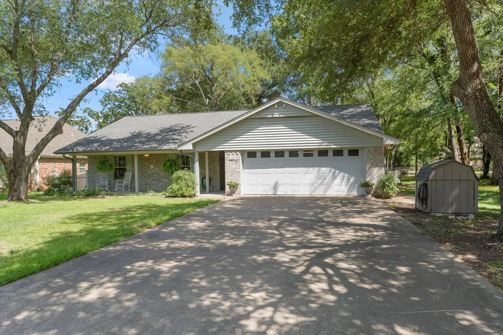 116 Meadowood Road Enchanted Oaks TX 75156