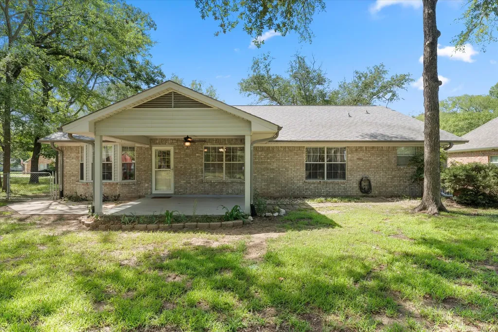 116 Meadowood Road Enchanted Oaks TX 75156