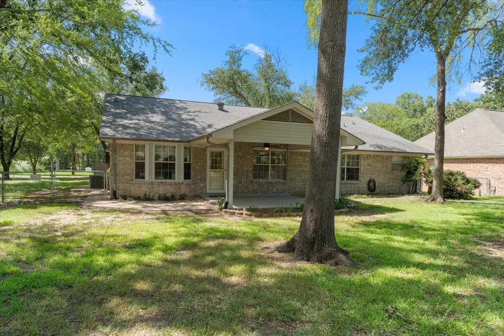 116 Meadowood Road Enchanted Oaks TX 75156