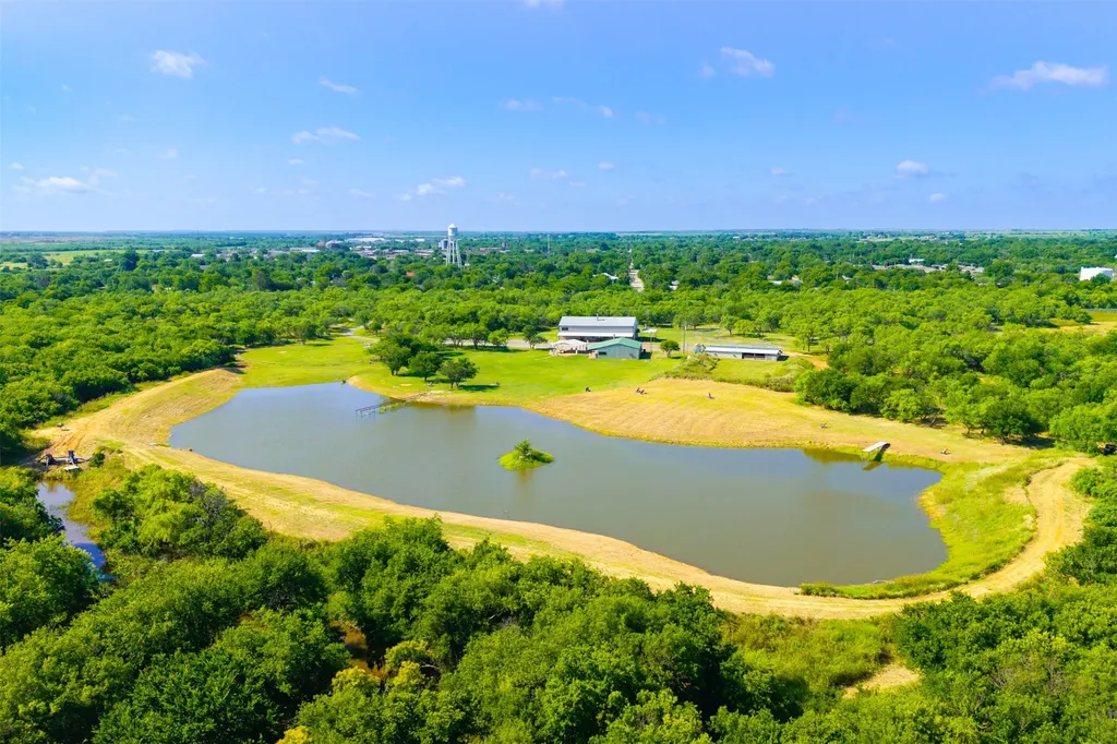 911 N Avenue C Olney TX 76374