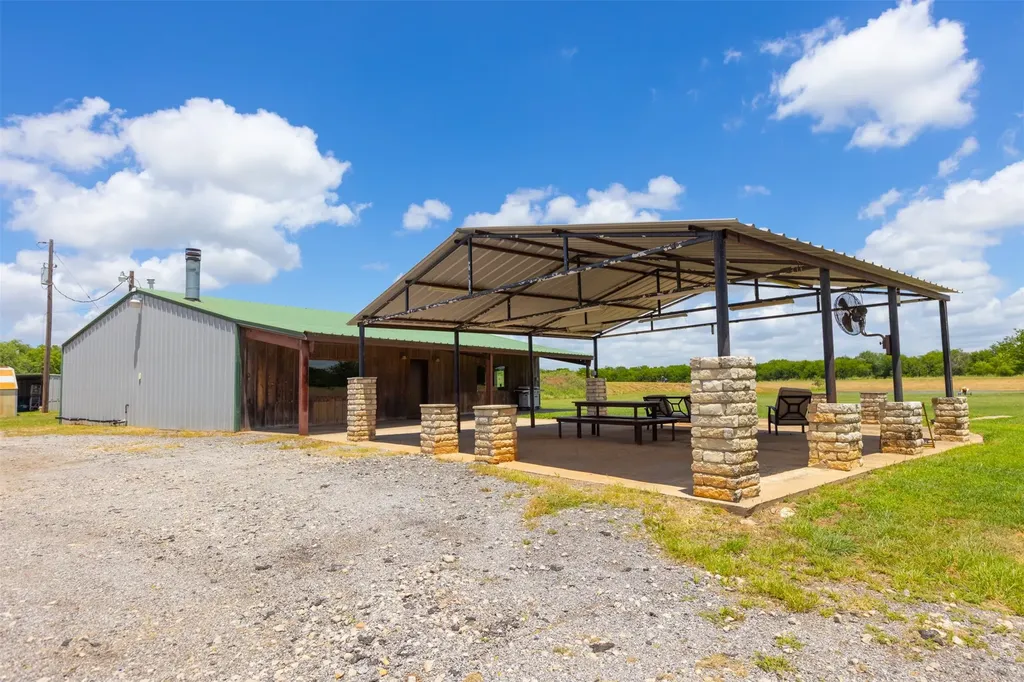 911 N Avenue C Olney TX 76374