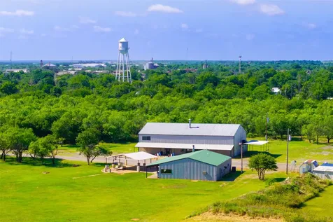 911 N Avenue C Olney TX 76374