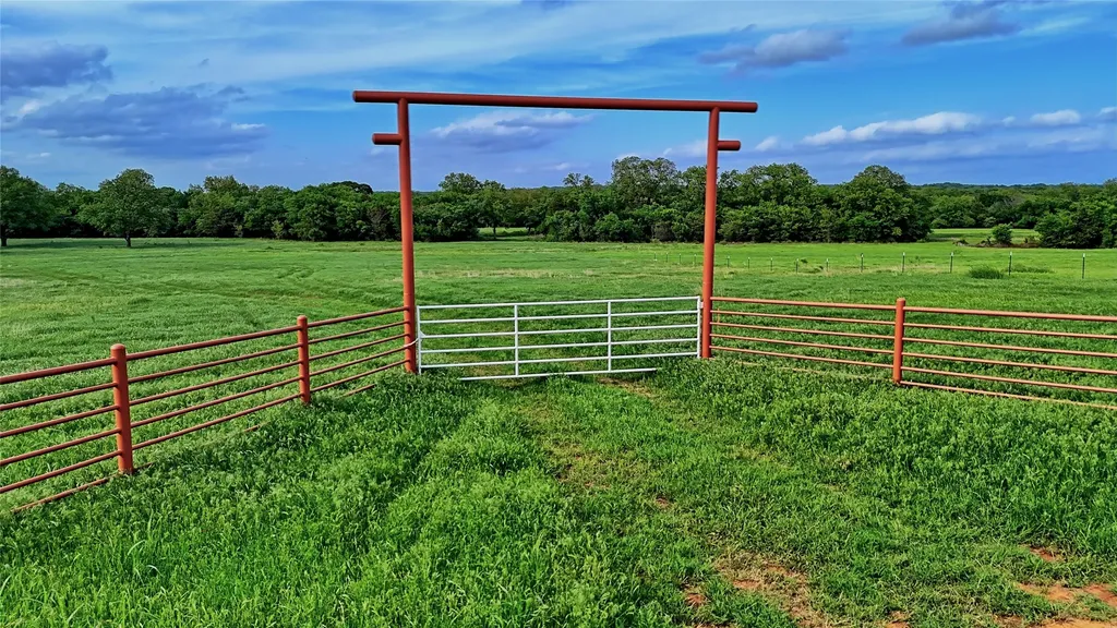 000 Longbranch Nocona TX 76255