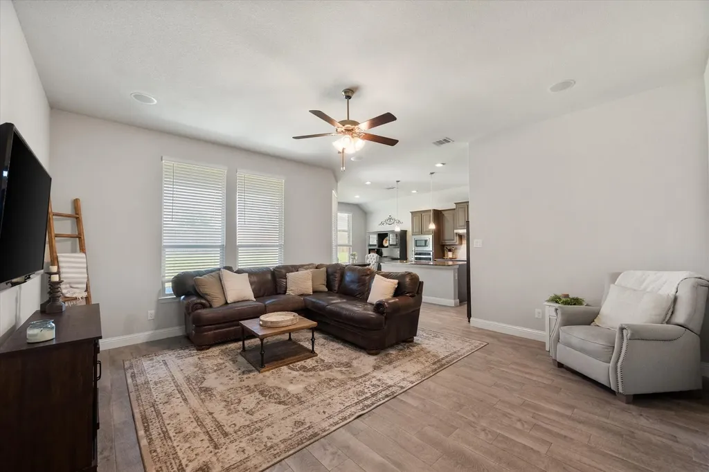 5600 Log Cabin Court Midlothian TX 76065