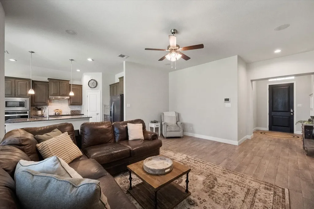 5600 Log Cabin Court Midlothian TX 76065