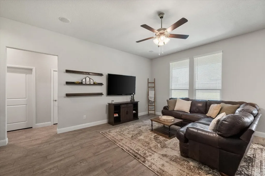 5600 Log Cabin Court Midlothian TX 76065