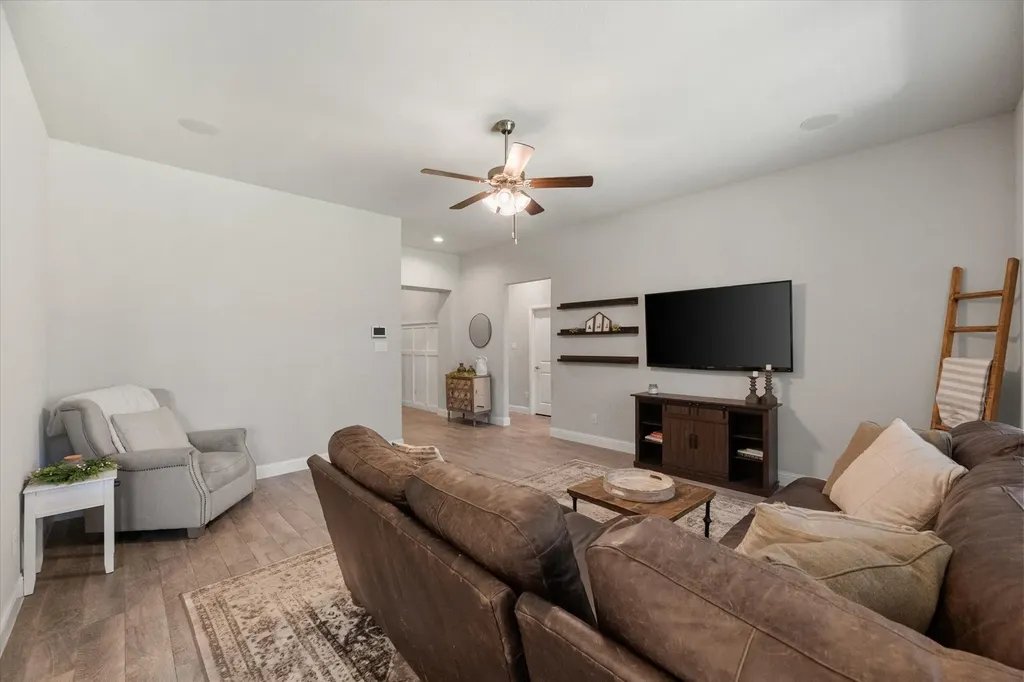 5600 Log Cabin Court Midlothian TX 76065