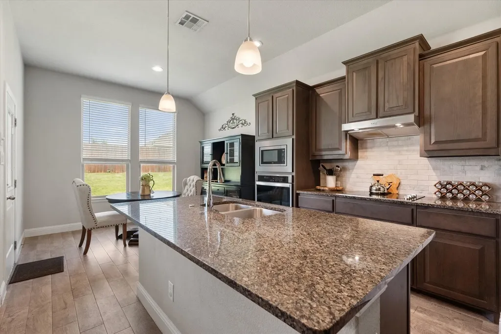 5600 Log Cabin Court Midlothian TX 76065