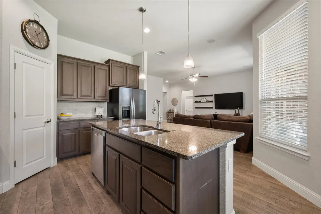5600 Log Cabin Court Midlothian TX 76065