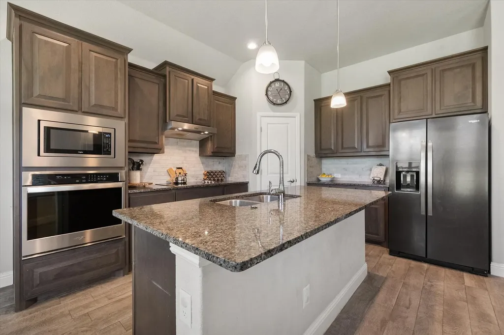 5600 Log Cabin Court Midlothian TX 76065