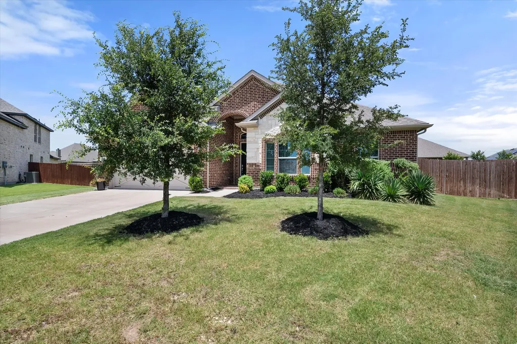 5600 Log Cabin Court Midlothian TX 76065