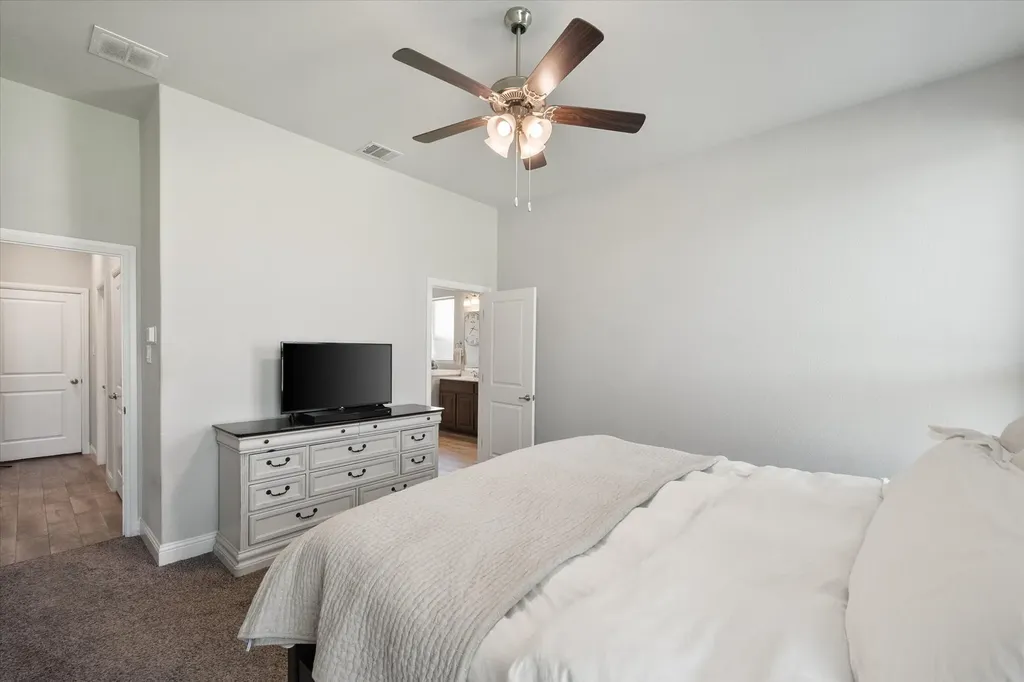 5600 Log Cabin Court Midlothian TX 76065