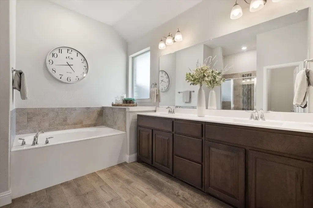 5600 Log Cabin Court Midlothian TX 76065
