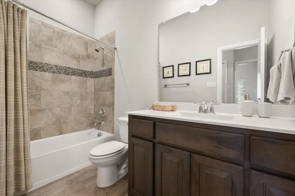 5600 Log Cabin Court Midlothian TX 76065