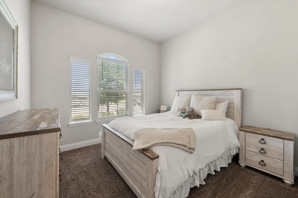 5600 Log Cabin Court Midlothian TX 76065