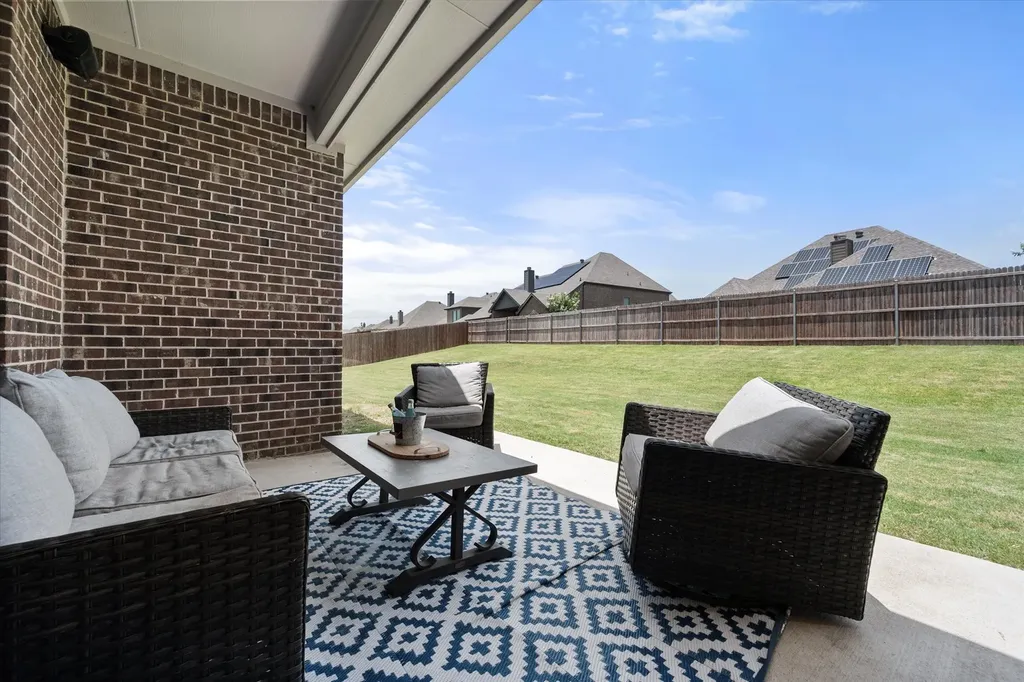 5600 Log Cabin Court Midlothian TX 76065