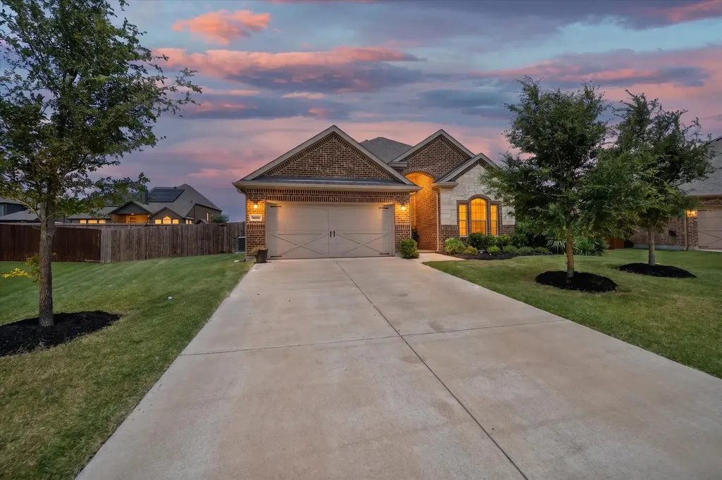 5600 Log Cabin Court Midlothian TX 76065