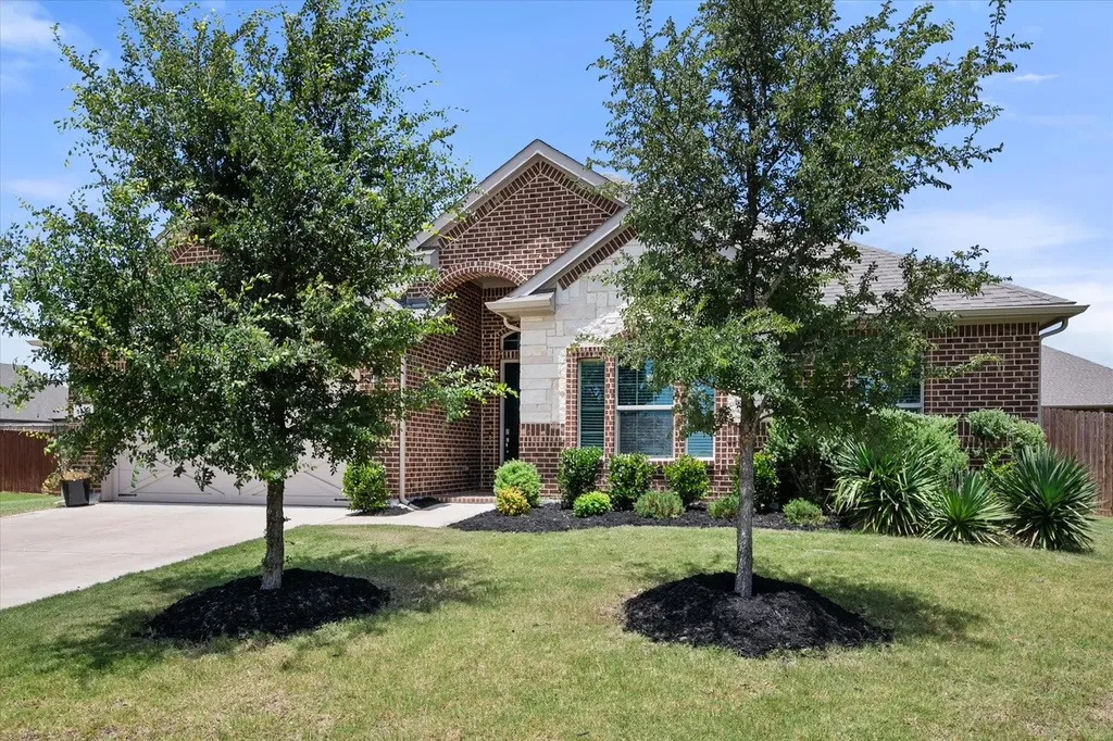 5600 Log Cabin Court Midlothian TX 76065