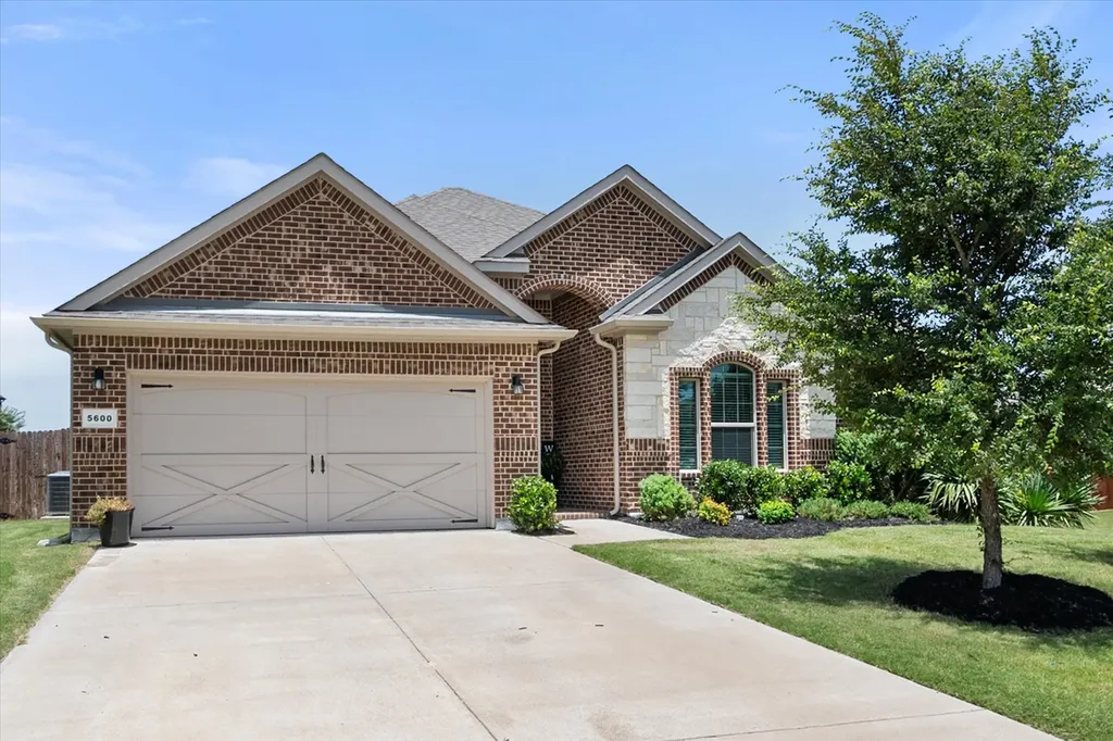 5600 Log Cabin Court Midlothian TX 76065
