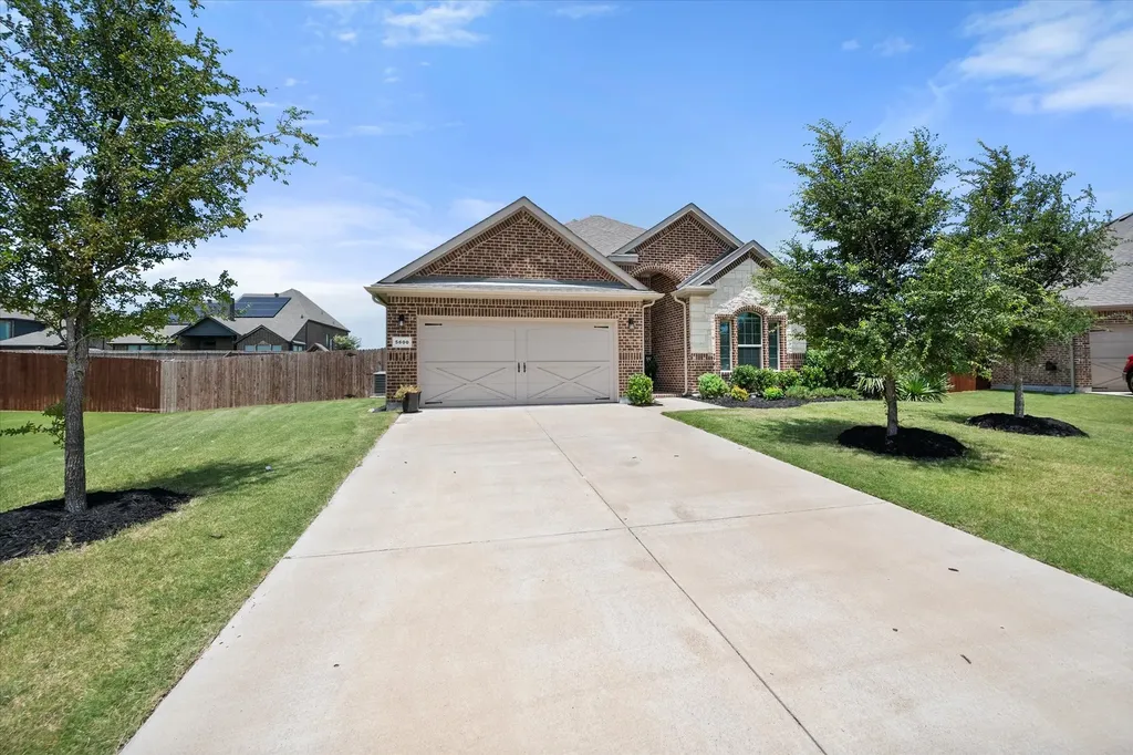 5600 Log Cabin Court Midlothian TX 76065