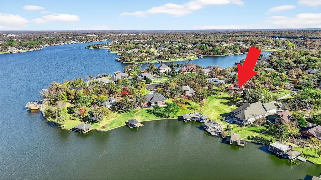 100 Mohawk Cove Lake Kiowa TX 76240