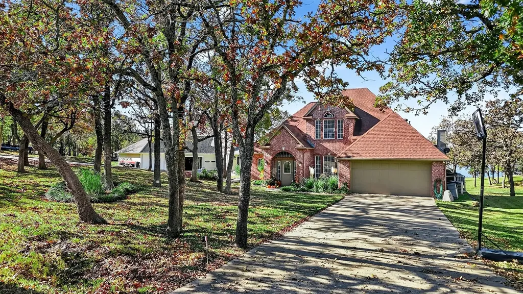 100 Mohawk Cove Lake Kiowa TX 76240