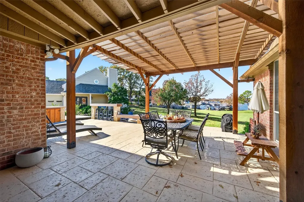 100 Mohawk Cove Lake Kiowa TX 76240