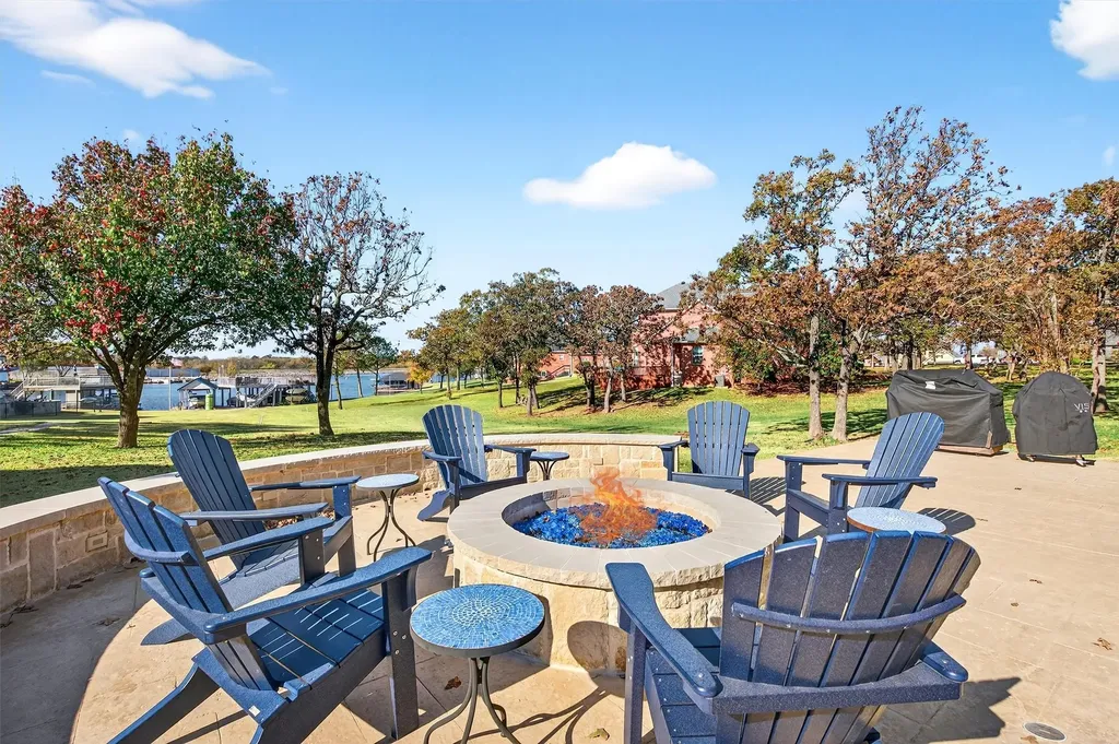 100 Mohawk Cove Lake Kiowa TX 76240
