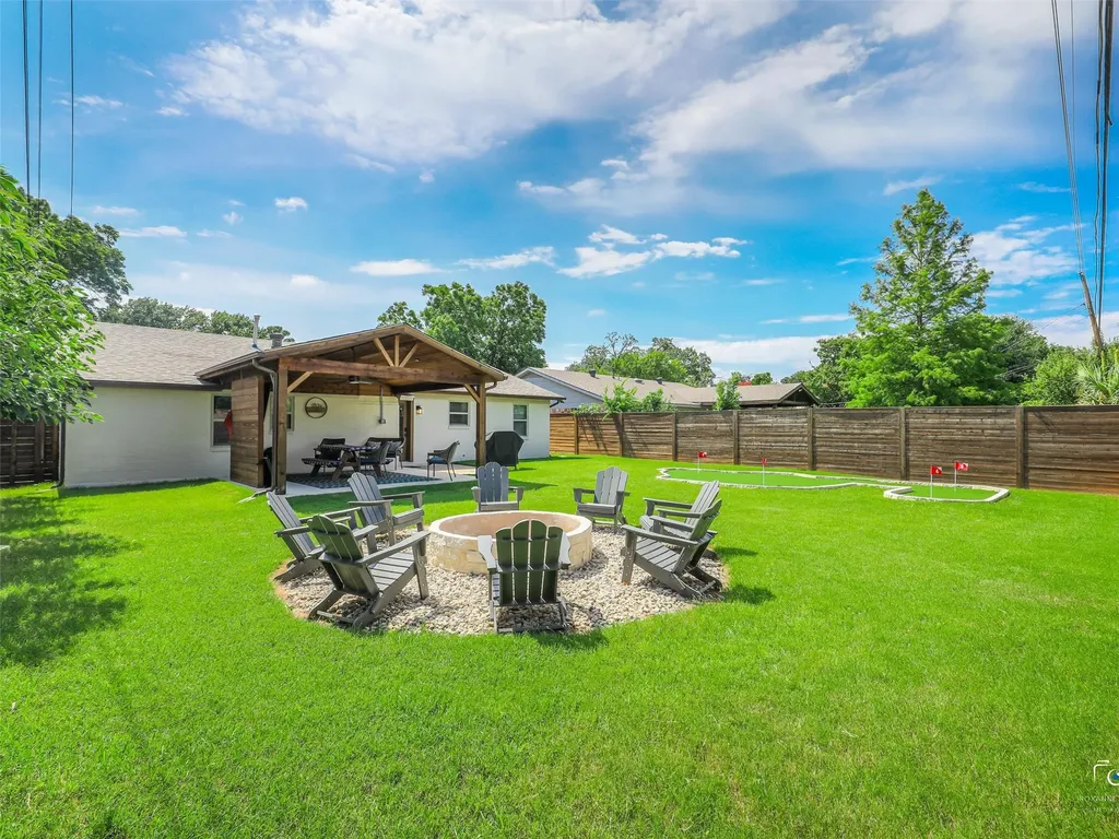1305 Willowbrook Street Arlington TX 76011