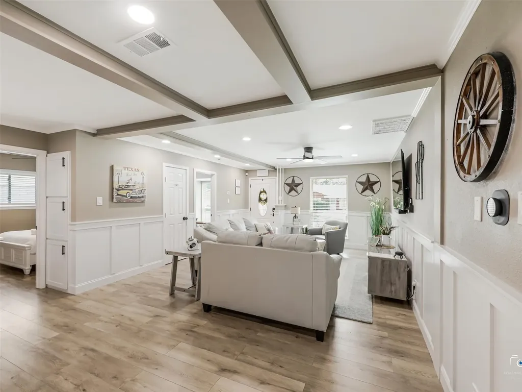 1305 Willowbrook Street Arlington TX 76011