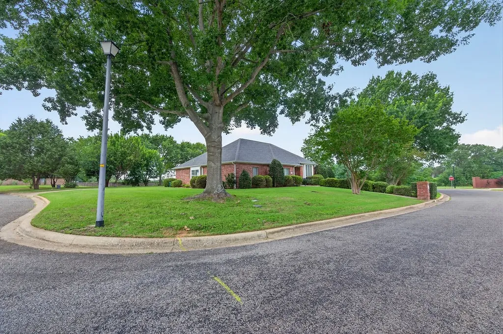 800 Rico Athens TX 75751