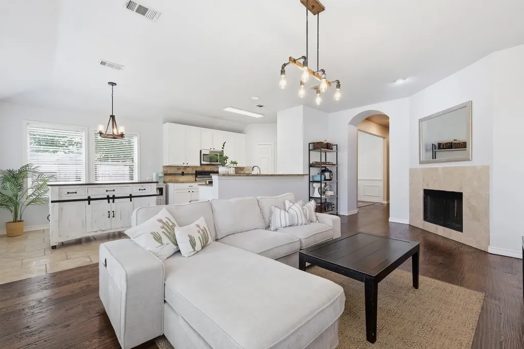 3505 Mustang Drive Denton TX 76210