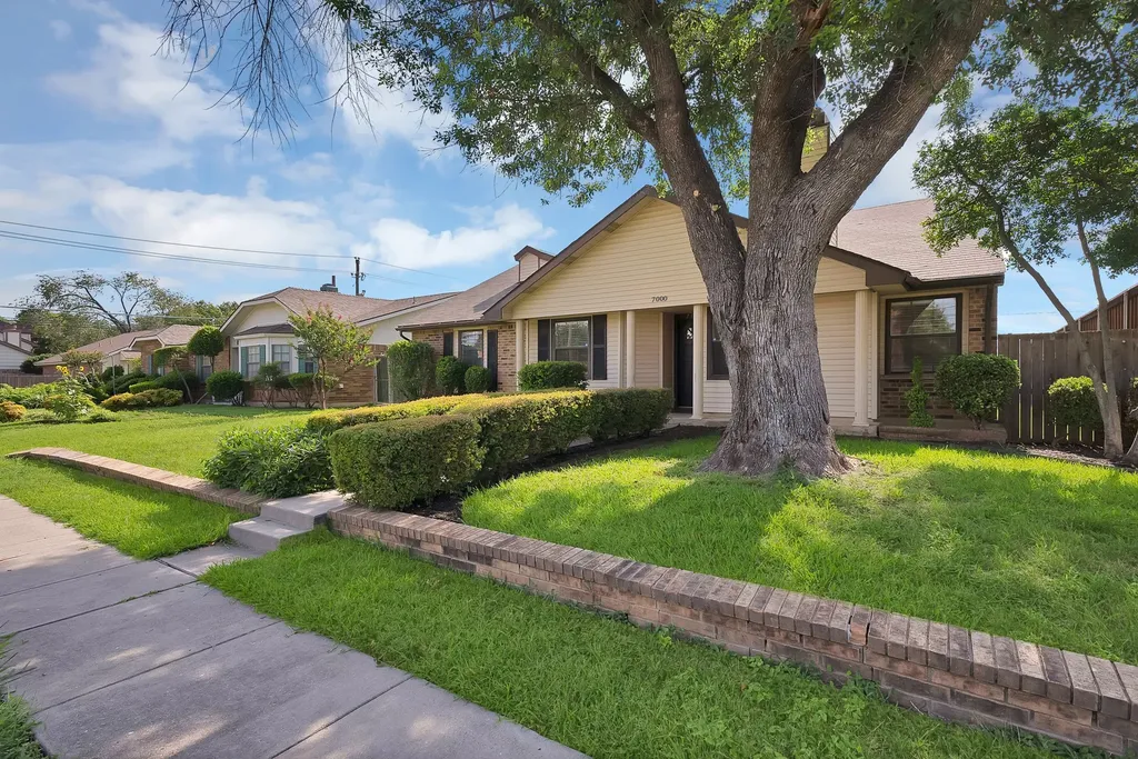 7000 Curry Drive The Colony TX 75056