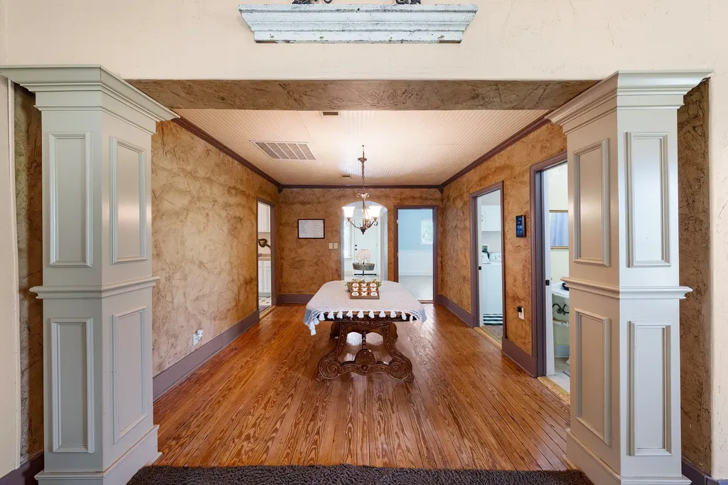 1301 Locust Street Commerce TX 75428