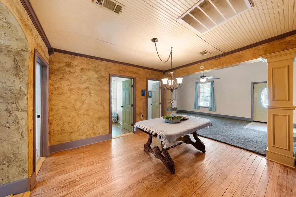 1301 Locust Street Commerce TX 75428