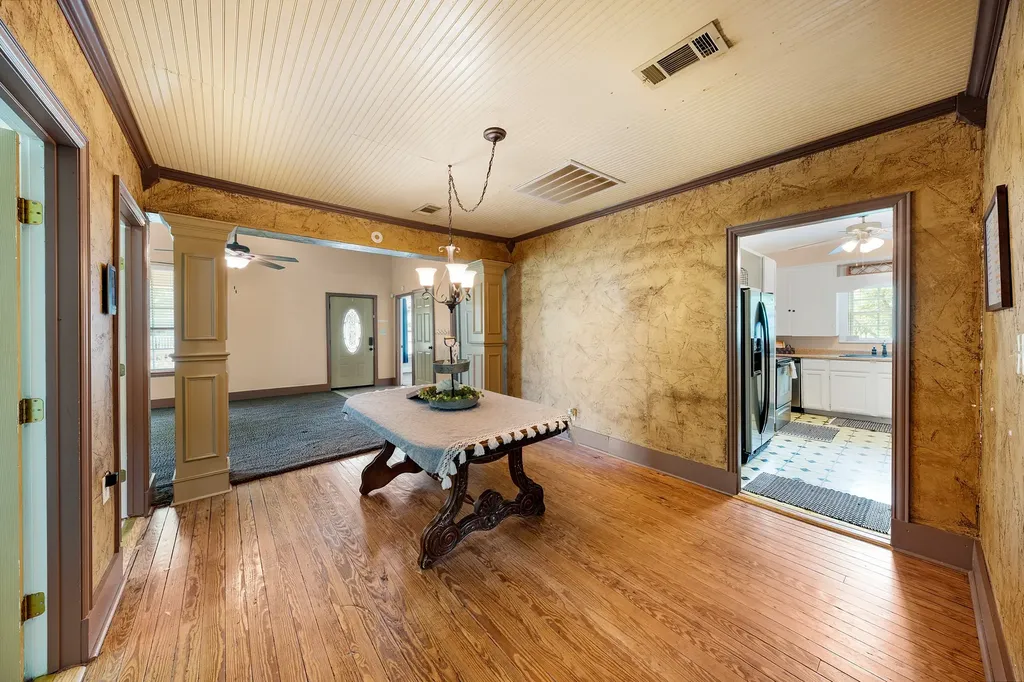 1301 Locust Street Commerce TX 75428